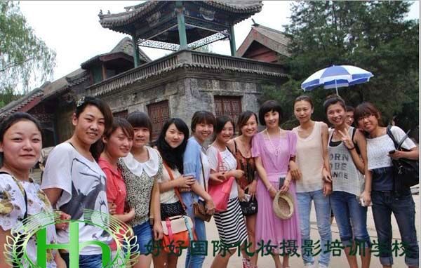 �úÇ��H���y�zӰ��Ӗ�WУУ�L�������պ����������պ�Ӱ����