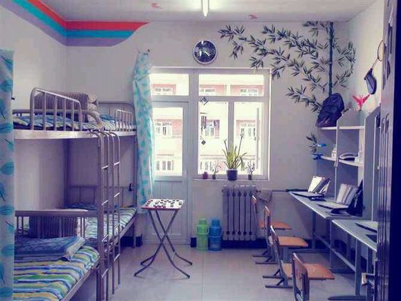 �������Շ��H�����OӋ�WУ�ṩʳ��