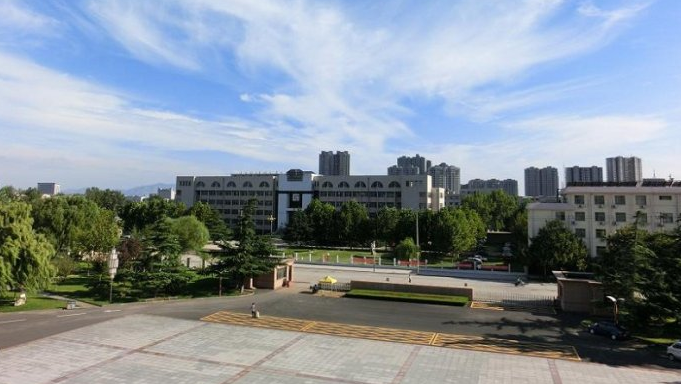 ̩ɽ������У�ò�����