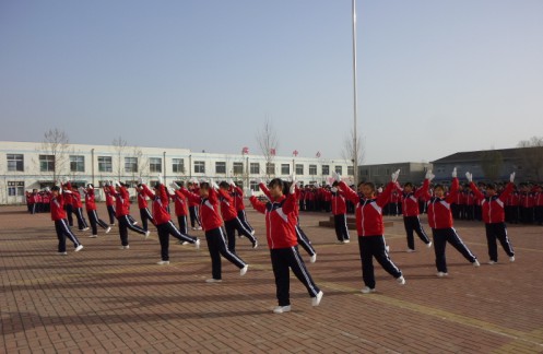 �������Ǽ����WУ�к���ɫ��