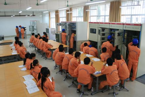 ���R������W(xu��)У�W(xu��)��(x��)늏S�����\����ǰ;����