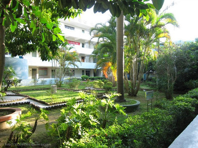 ɽ�|���b�O(sh��)Ӌ(j��)�W(xu��)У�ļҺ���