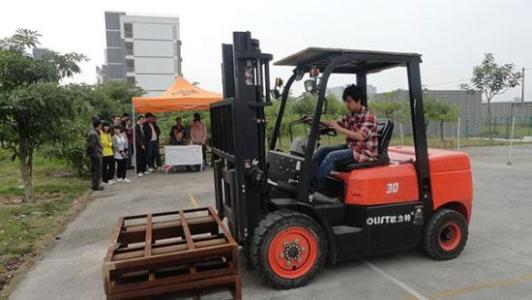 ���ϲ�܇��Ӗ�WУ�ļҺ�