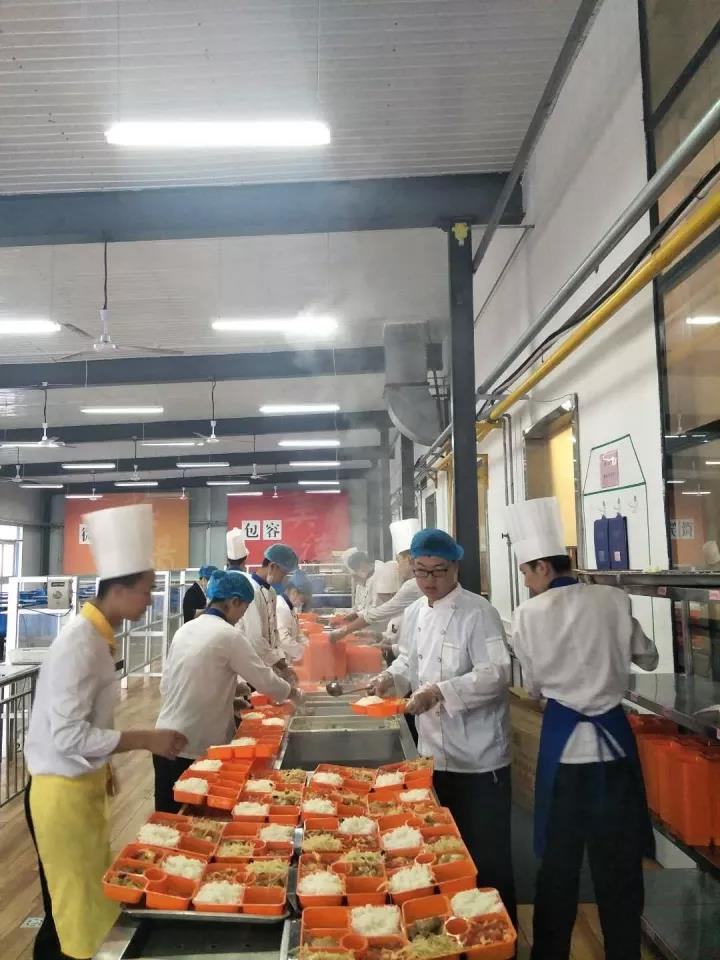 �{(l��n)���I(y��)�W(xu��)У��(gu��)�c����С�L(zh��ng)����У�W(xu��)�����(d��ng)�S�����