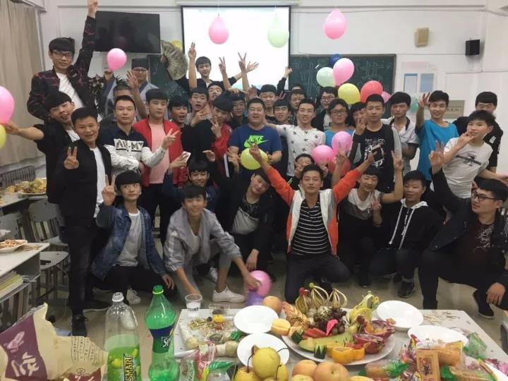 藍(lán)海職業(yè)學(xué)校國(guó)慶中秋小長(zhǎng)假留校學(xué)生活動(dòng)豐富多彩 藍(lán)海職業(yè)學(xué)校國(guó)慶中秋小長(zhǎng)假留校學(xué)生活動(dòng)豐富多彩