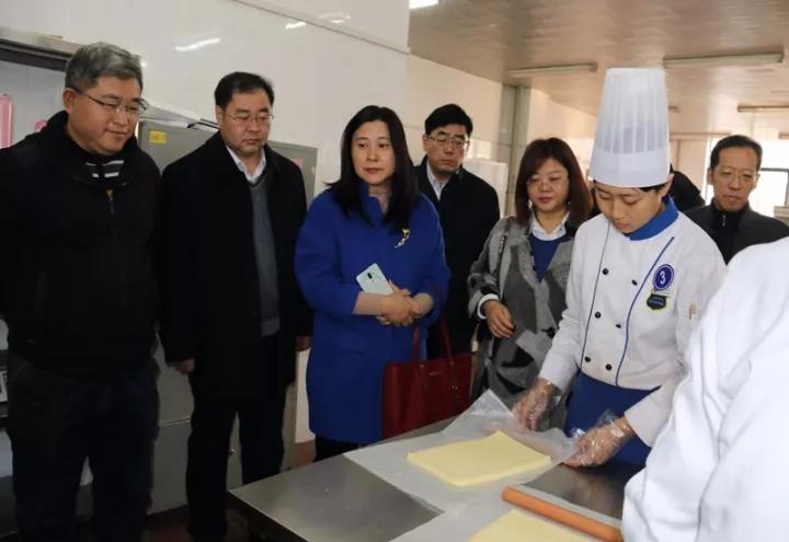 ɽ�|ʡҎ(gu��)�����е��I(y��)�W(xu��)У��սM���{(l��n)���I(y��)�W(xu��)У�M(j��n)�Є�(chu��ng)���������