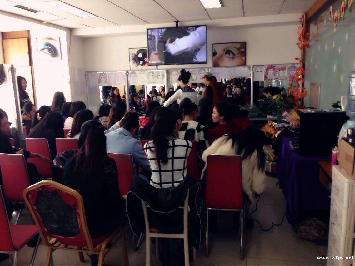 �H���{���I(y��)��Ӗ�WУ������Щ��(y��u)����