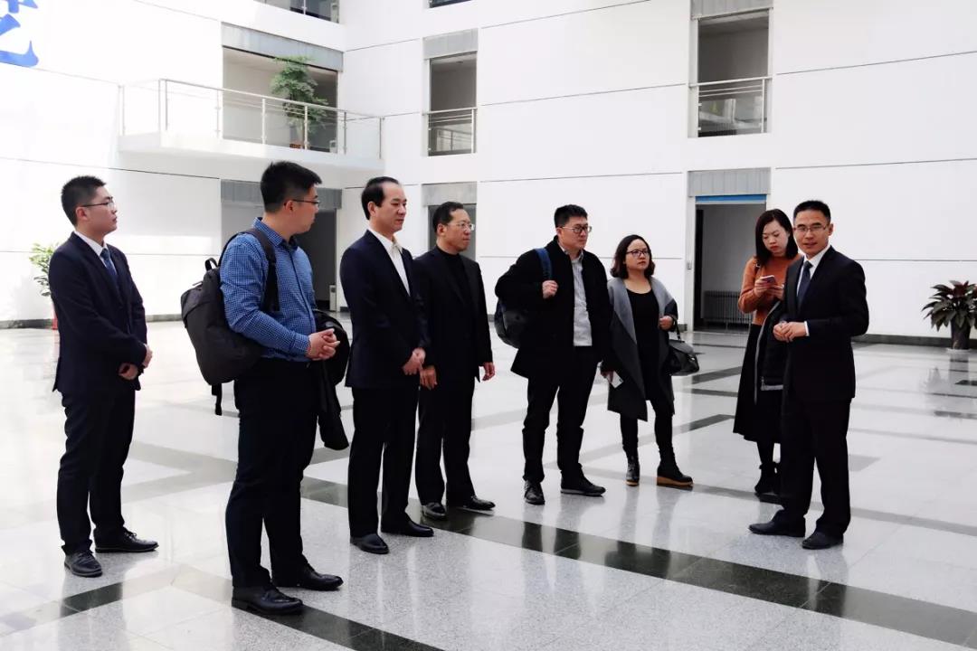 �溣���Ｏ�F(tu��n)�I(l��ng)��(d��o)��ɽ�|�{(l��n)���I(y��)�W(xu��)У���^����