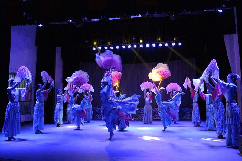 ߀�ڻ����Լ��ɞ����ǆ����R��ˇ�g(sh��)�W(xu��)У׌����������