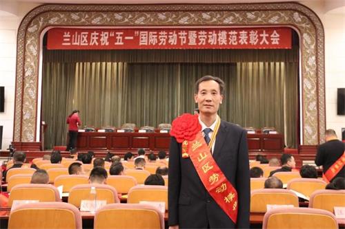 �¾����r(sh��)���Ąڄ�(d��ng)�ߡ����R������W(xu��)У��ǰ�ώ�  