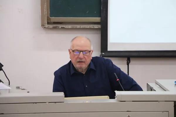 ������ه�{�����������Ͳ��м����W(xu��)Ժ�L���^�̻��