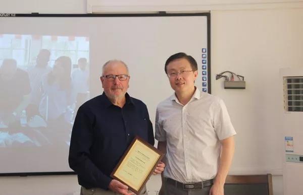 ������ه�{�����������Ͳ��м����W(xu��)Ժ�L���^�̻����