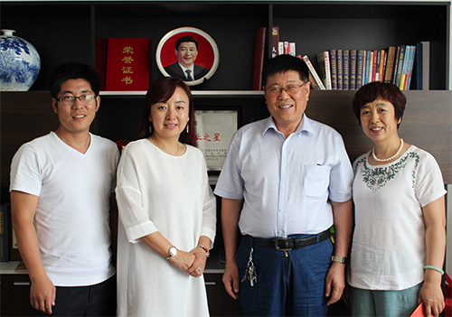 ���u�����I(y��)���g(sh��)�W(xu��)У�TУ�L(zh��ng)һ�����̈́�(chu��ng)Ԫ����