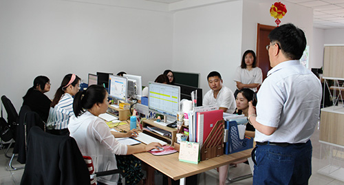 ���u�����I(y��)���g(sh��)�W(xu��)У�TУ�L(zh��ng)һ�����̈́�(chu��ng)Ԫ����