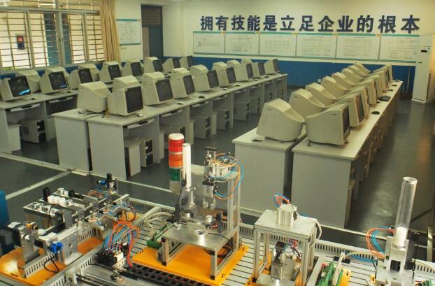 �Ͳ������W(xu��)У�_(k��i)�O(sh��)�˙C(j��)�һ�w����(zhu��n)�I(y��)��