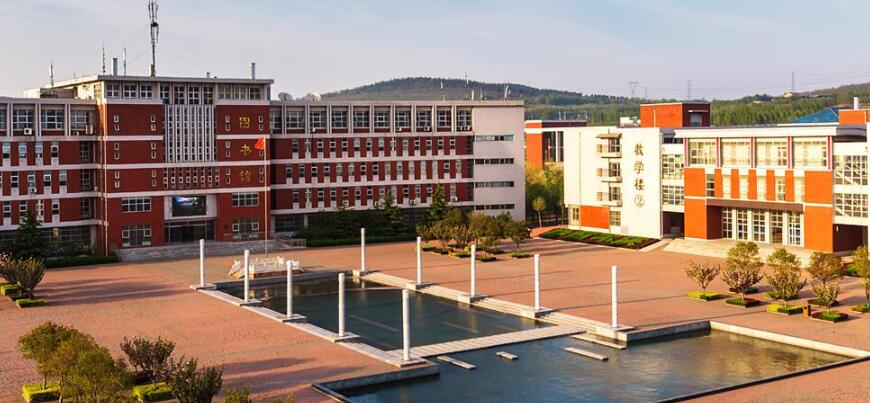 ɽ�|ˮ�������W(xu��)Ժ���ϵ��һ����ô�ӵČW(xu��)У��