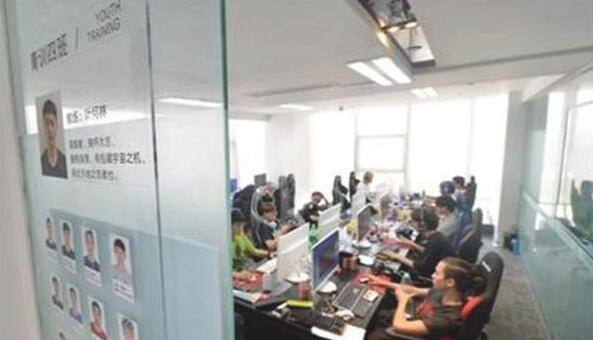 ���ؚ���늸���Ӗ(x��n)�ࣺÿ���12С�r(sh��) 50���W(xu��)�T�H����3�ˣ�