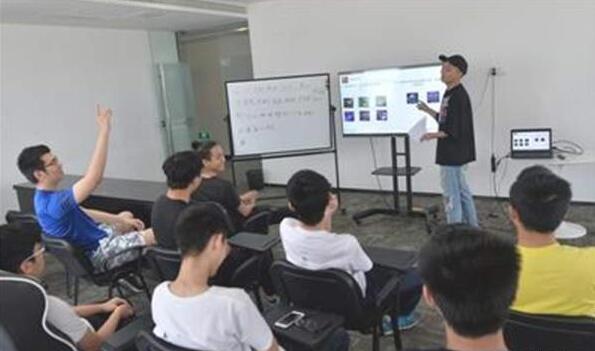 ���ؚ���늸���Ӗ(x��n)�ࣺÿ���12С�r(sh��) 50���W(xu��)�T�H����3����