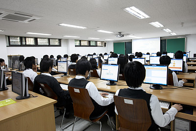 �R�������A��X��Ӗ(x��n)�W(xu��)У��(b��o)���l����ʲô��