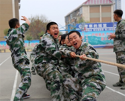 ���ľ��� ��־�ɳǡ���ɽ�|�|�I���˾���W(xu��)У�e�аκӱ�ِ