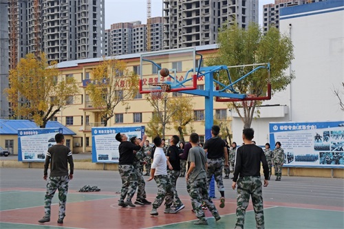 ɽ�|�|�I���˾���W(xu��)У¡���e�еڶ��á���Է�����@��ِ