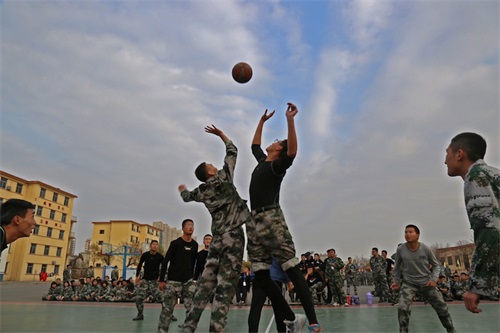 ɽ�|�|�I���˾���W(xu��)У¡���e�еڶ��á���Է�����@��ِ