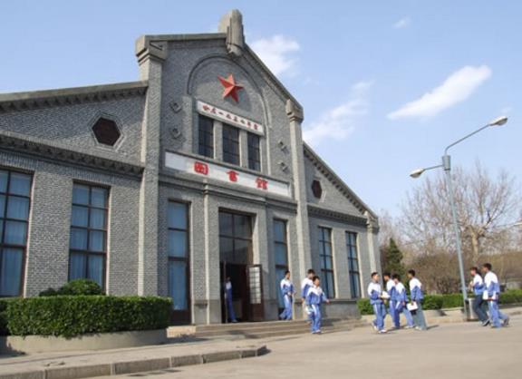 ��������ɭ�����W(xu��)У