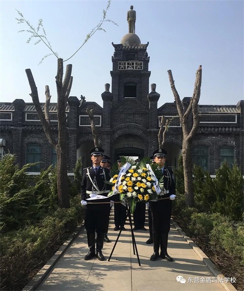 ���Ѹ������� ���мtɫ���򡪡�ɽ�|�|�I���˾���WУ����������ţ�f�(zh��n)��ʿ����������  