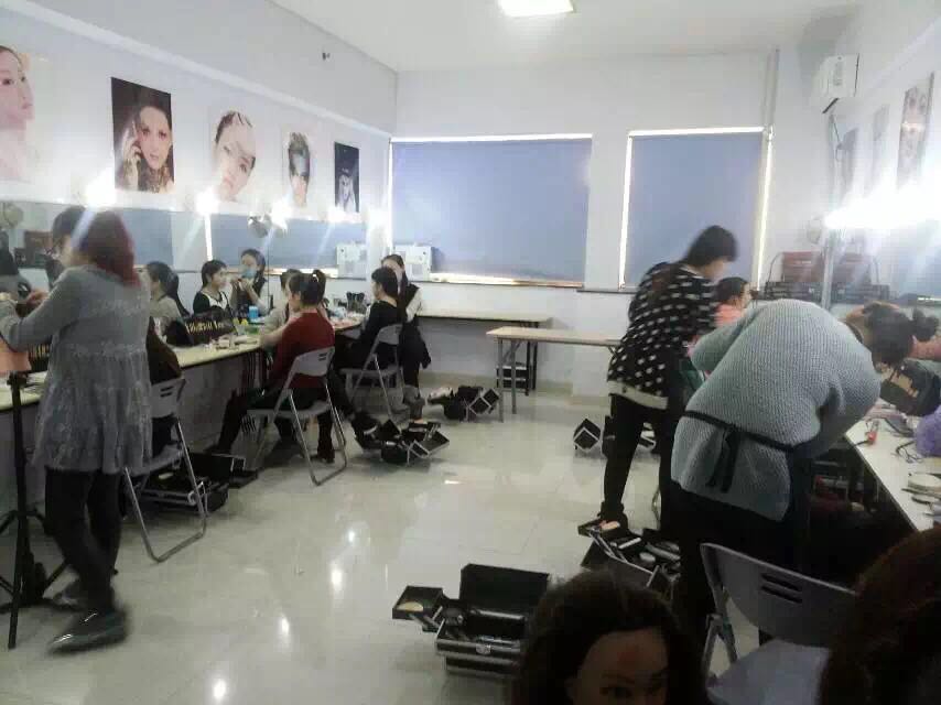 �Ͳ��������y������Ӗ(x��n)�W(xu��)У�����üy�C�n�̶��W(xu��)ʲô��