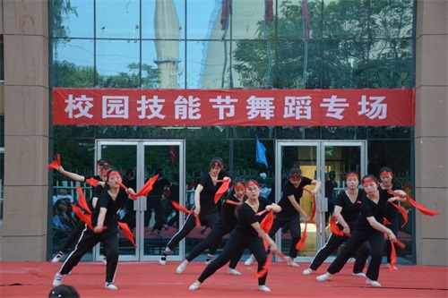 ���ǿƼ����W(xu��)У��ʮ�Čá����˵��_(t��i)���c����չ�������L(zh��ng)����P(y��ng)�ԏ�(qi��ng)���ġ����ܹ�(ji��) 