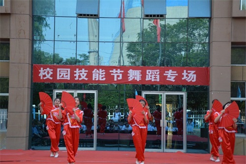 ���ǿƼ����W(xu��)У��ʮ�Čá����˵��_(t��i)���c����չ�������L(zh��ng)����P(y��ng)�ԏ�(qi��ng)���ġ����ܹ�(ji��) 