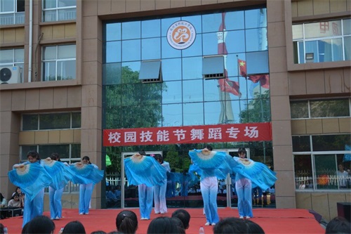 ���ǿƼ����W(xu��)У��ʮ�Čá����˵��_(t��i)���c����չ�������L(zh��ng)����P(y��ng)�ԏ�(qi��ng)���ġ����ܹ�(ji��) 