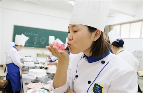 �W(xu��)����Ʒ���� �́�(l��i)ɽ�|�{(l��n)���I(y��)�W(xu��)У��