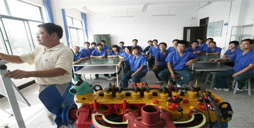 ɽ�|�ۿڹ��̸߼�(j��)�����W(xu��)У����ʲô�C(j��)е�(l��i)��(zhu��n)�I(y��)��