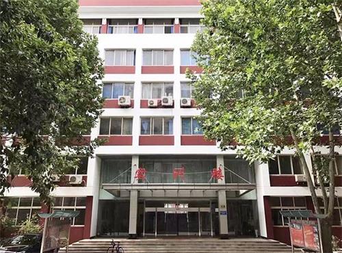 ���ϑ�(y��ng)�ü��g(sh��)�I(y��)�еȌ��I(y��)�W(xu��)У�F·�\ݔ������ô����