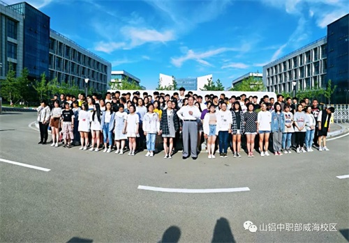 毛新群先生到山東鋁業(yè)職業(yè)學(xué)院中職部為學(xué)生宣講紅色文化 毛新群先生到山東鋁業(yè)職業(yè)學(xué)院中職部為學(xué)生宣講紅色文化