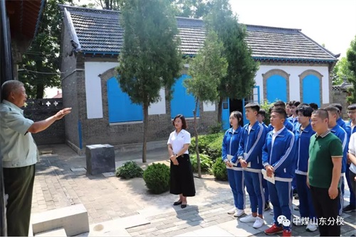 中國煤礦文工團(tuán)藝術(shù)學(xué)校山東分校 師生愛國主義思想教育陣地揭牌儀式 中國煤礦文工團(tuán)藝術(shù)學(xué)校山東分校 師生愛國主義思想教育陣地揭牌儀式