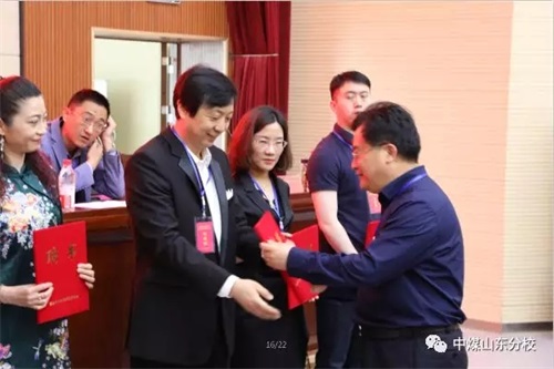 中國煤炭文工團藝術(shù)學校山東分校參加濰坊市中外舞蹈交流協(xié)會第二次會員代表大會 中國煤炭文工團藝術(shù)學校山東分校參加濰坊市中外舞蹈交流協(xié)會第二次會員代表大會