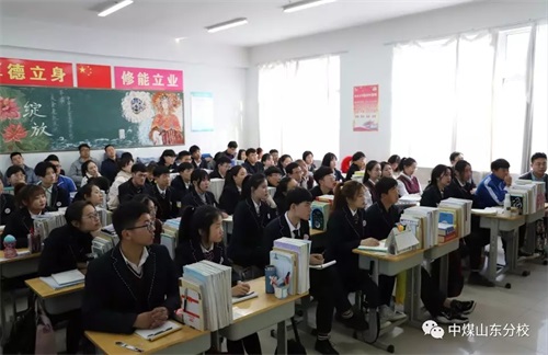 �Ї�ú�V�Ĺ��F(tu��n)ˇ�g(sh��)�W(xu��)Уɽ�|��У�����ҽ̌W(xu��)չ�L(f��ng)�� ʾ�����I(l��ng)�ٳ��L