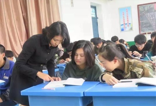 һ����̵Đ��c�̻�������������W(xu��)У������I(y��)�������ÿλ���ӳ��L