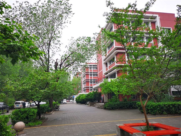 ��(j��)�ϑ�(y��ng)�ü��g(sh��)�I(y��)�еȌ��I(y��)�W(xu��)У�Ľ̌W(xu��)�Լ��͘I(y��)��ô�ӣ�