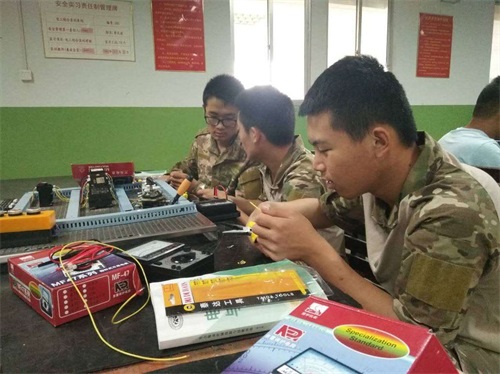 ƽԭ�h�I(y��)�еȌ�(zhu��n)�I(y��)�W(xu��)У�����(zhu��n)�I(y��)��ô����