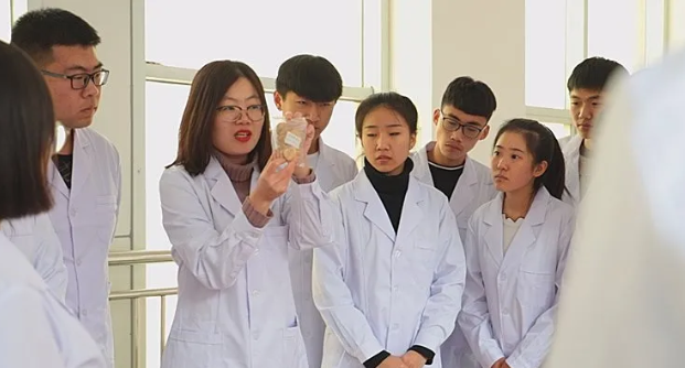 �H���м����W(xu��)Ժ�����߿������Ͼ����ل�(chu��ng)�¸�