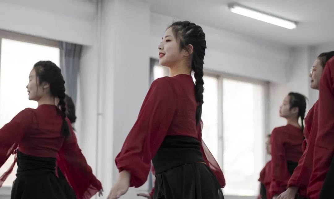 ���ϑ�(y��ng)�ü��g(sh��)�I(y��)�еȌ��I(y��)�W(xu��)У��ĩ��ԇ�_ʼ��