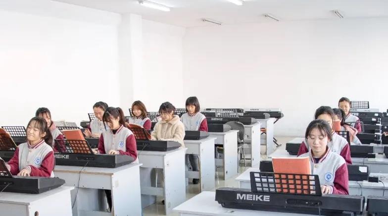 ���ϑ�(y��ng)�ü��g(sh��)�I(y��)�еȌ��I(y��)�W(xu��)У��ĩ��ԇ�_ʼ��