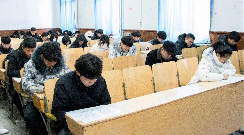 ���ϑ�(y��ng)�ü��g(sh��)�I(y��)�еȌ��I(y��)�W(xu��)У��ĩ��ԇ�_ʼ��