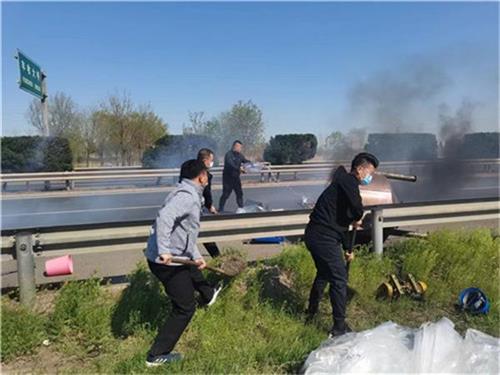 ů�ģ�����·�ϰl(f��)�����(z��i)���|�I���˾���W(xu��)У�h�T�ɲ�����Ԯ�֣�