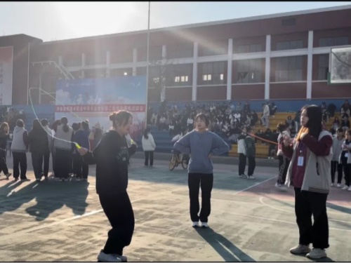 �����\(y��n)�� Ȥζ���ʝ�(j��)�ϑ�(y��ng)�ü��g(sh��)�W(xu��)У�e�еڶ���Ȥζ�\(y��n)�ӕ�