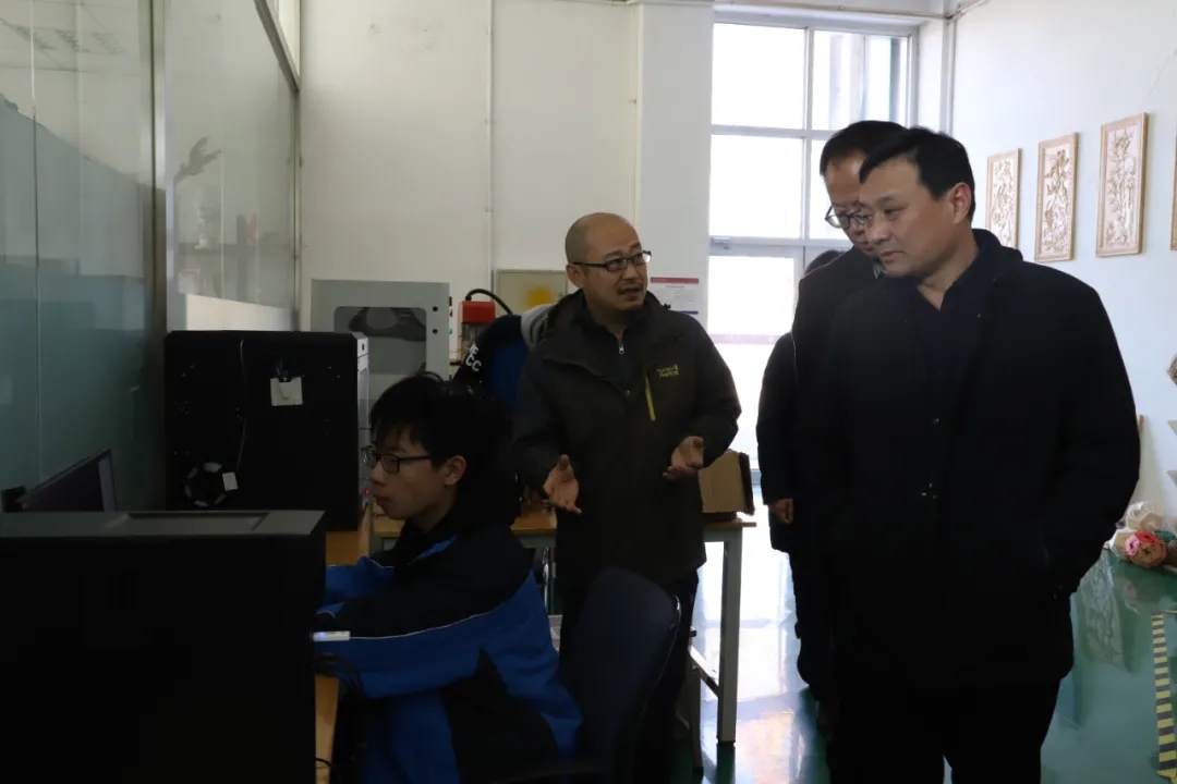 �����}���\������l(f��)չ��ʡ�����d���ҽM��ɽ�|ʡ�H���̘I(y��)�W(xu��)Уʡʾ��У���O(sh��)�Ŀ�M(j��n)������u��