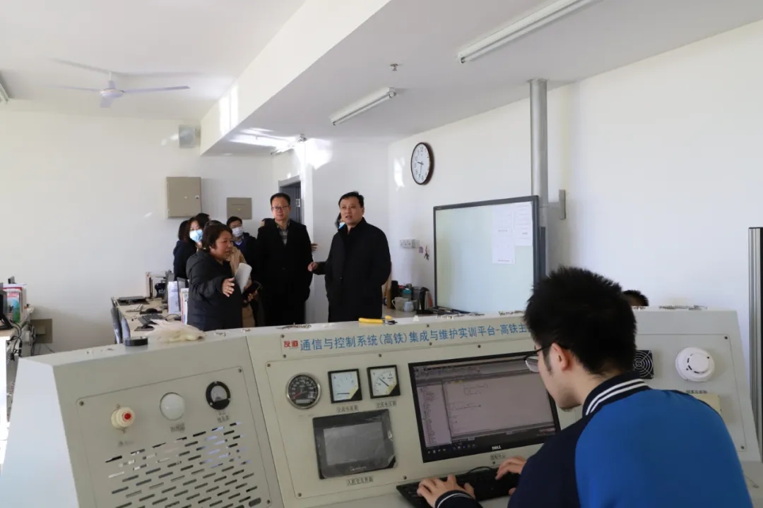 �����}���\������l(f��)չ��ʡ�����d���ҽM��ɽ�|ʡ�H���̘I(y��)�W(xu��)Уʡʾ��У���O(sh��)�Ŀ�M(j��n)������u��